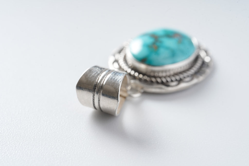 40 Pendant Turquoise Mt. (Art Platero)