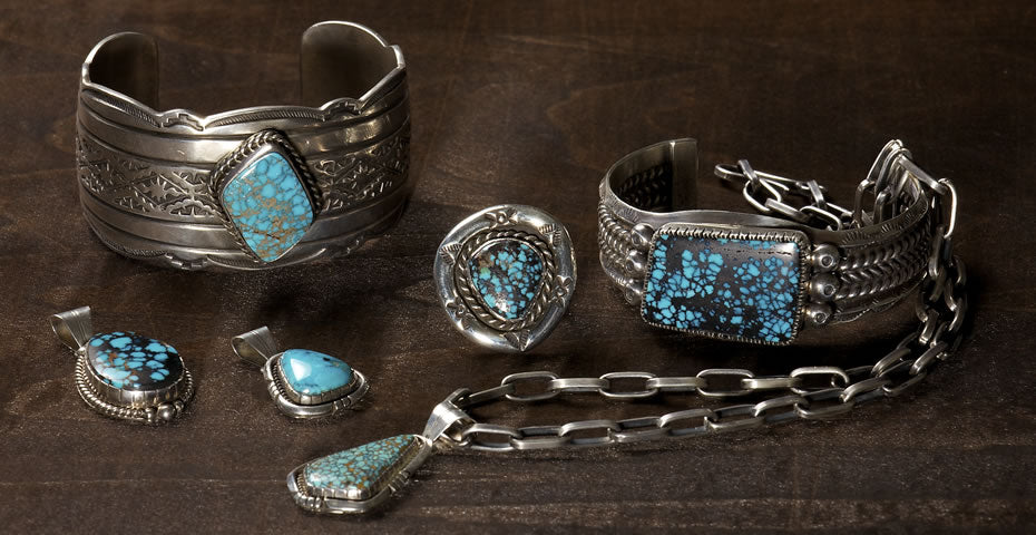 本物のターコイズを使用したアクセサリー