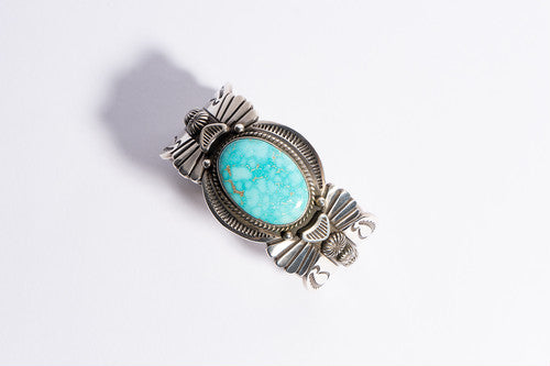 ターコイズマウンテンで採掘された本物のターコイズを使用したバングル