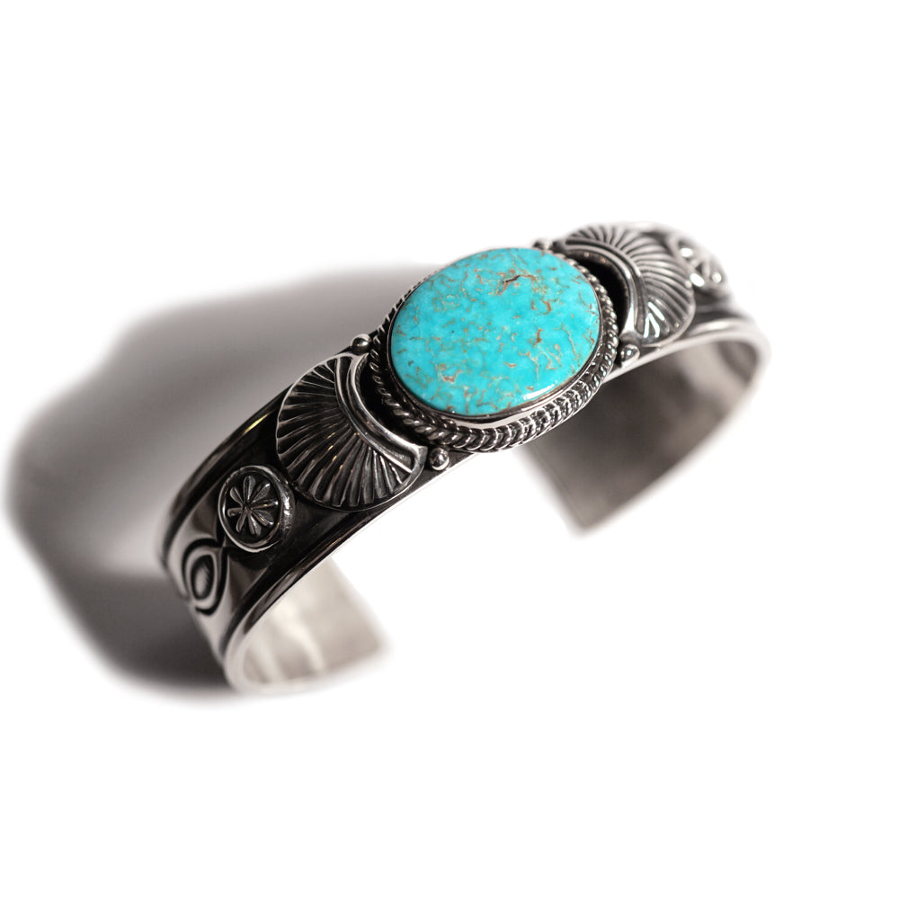 ブルージェムで採掘された本物のターコイズを使用したバングル